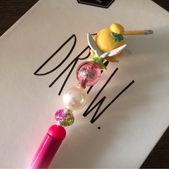 Disney Doorables: Peter Pan: Tinkerbell handmade beaded pen - Picture 3 of 3